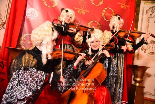GOLDEN0104-vi