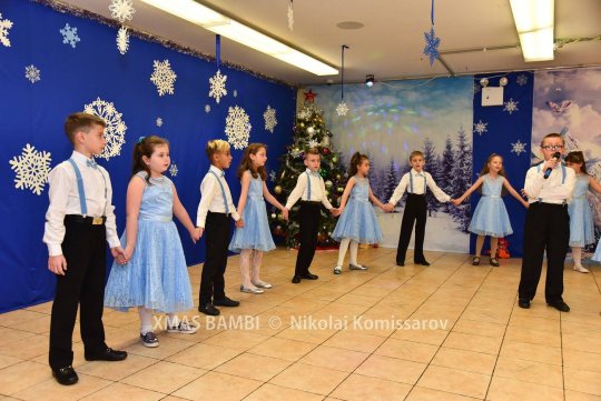 XMAS0425-vi